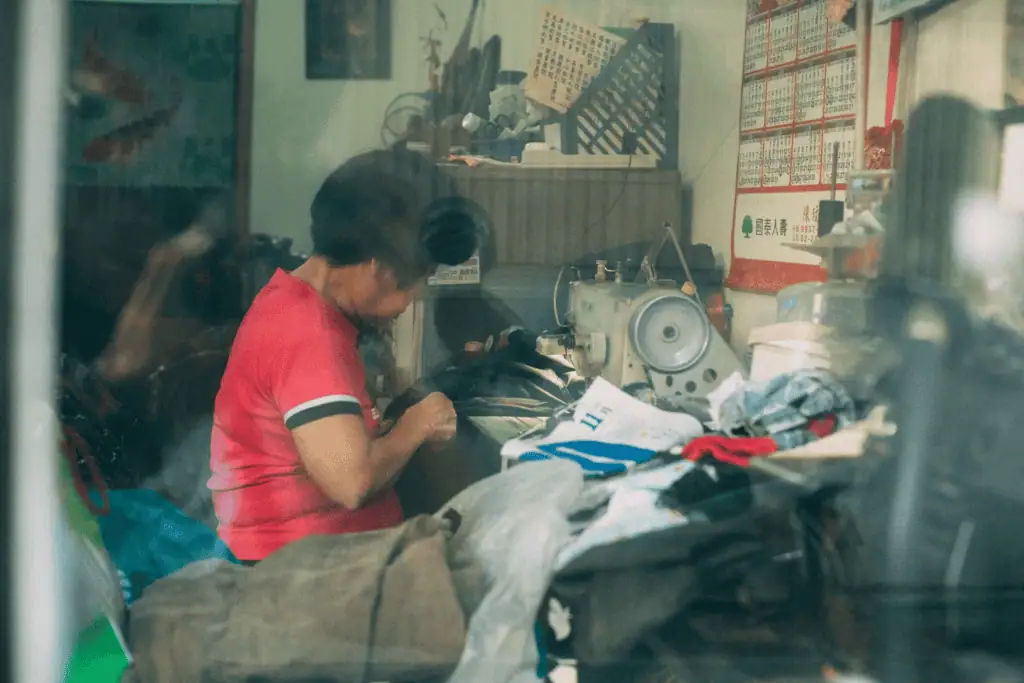 長期照顧者的隱痛:制度空隙下的無聲壓力